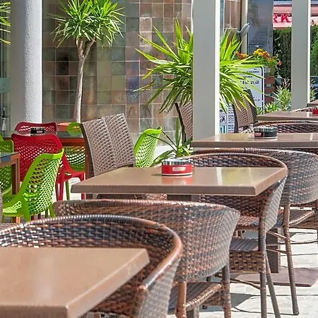 Mariner Hotel