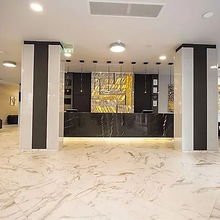 Mariner Hotel *